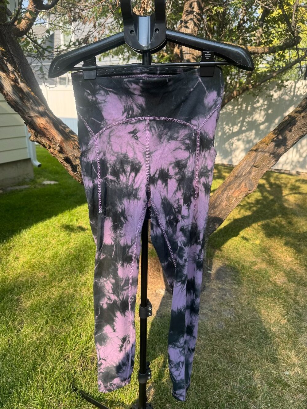 Lululemon Purple/Black Tie Dye Leggings with Pockets Size 8 - Like New